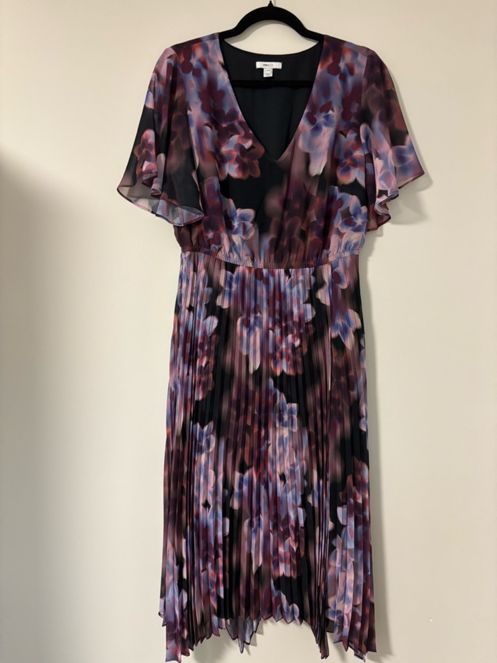RW&CO. Black Floral Pleated V-Neck Midi Dress